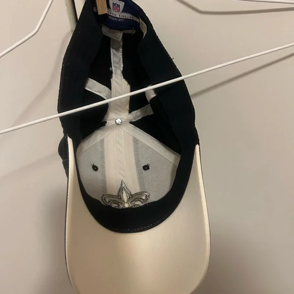 Reebok Black and White Hat - Picture 3 of 3